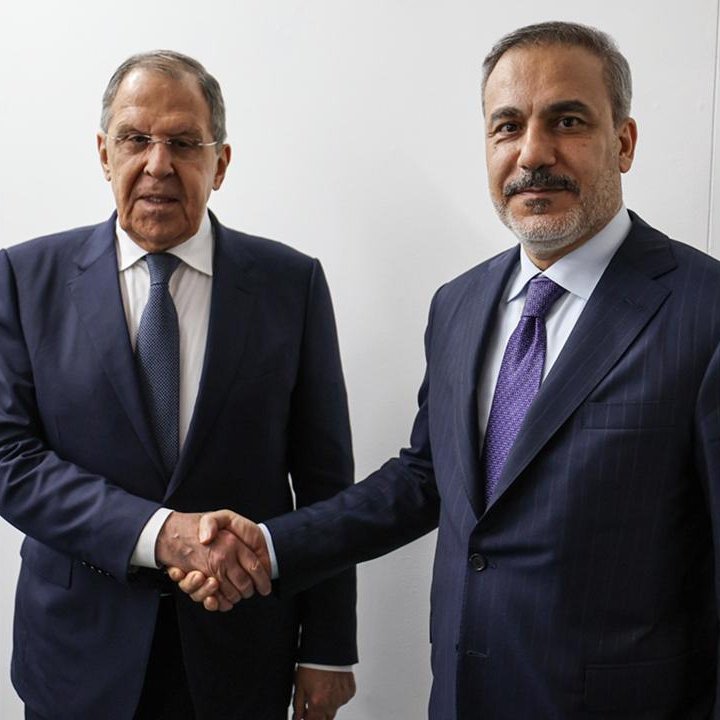 🇹🇷🇷🇺 Dışişleri Bakanı Fidan, Rus Mevkidaşı Lavrov ile Görüştü

▫️ Dışişleri Bakanı Hakan Fidan, Rusya Dışişleri Bakanı Sergey Lavrov ile telefon görüşmesi gerçekleştirdi.

▫️ Görüşmede Rusya-Ukrayna savaşının sona erdirilmesi çalışmaları ve Trump-Putin Alaska zirvesi ele alındı.