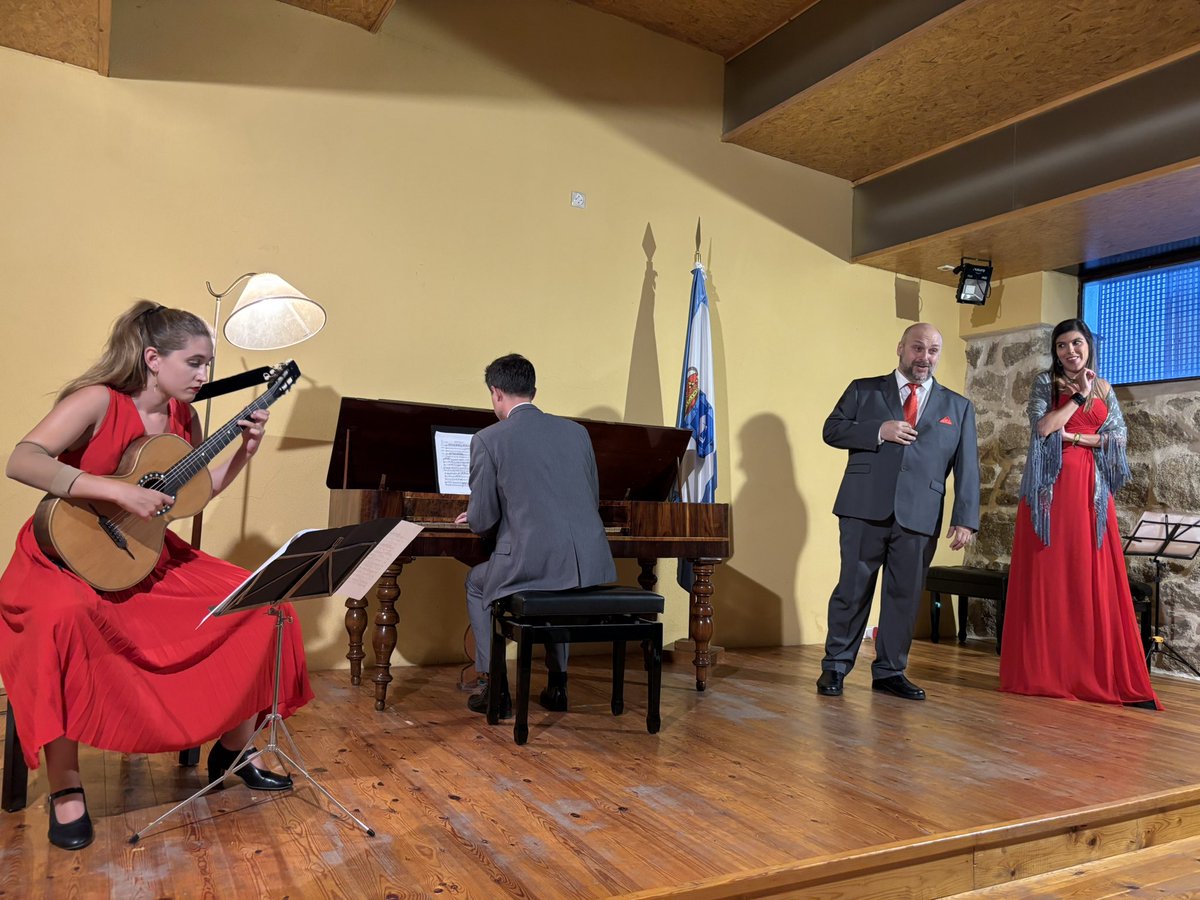 Disfrutando del <a href="/aureofest/">Festival Áureo Herrero</a> en #ElBarraco, gracias a <a href="/Pablo_SSomoza/">Pablo Sáez Somoza</a> por su exquisita y acertada programación.