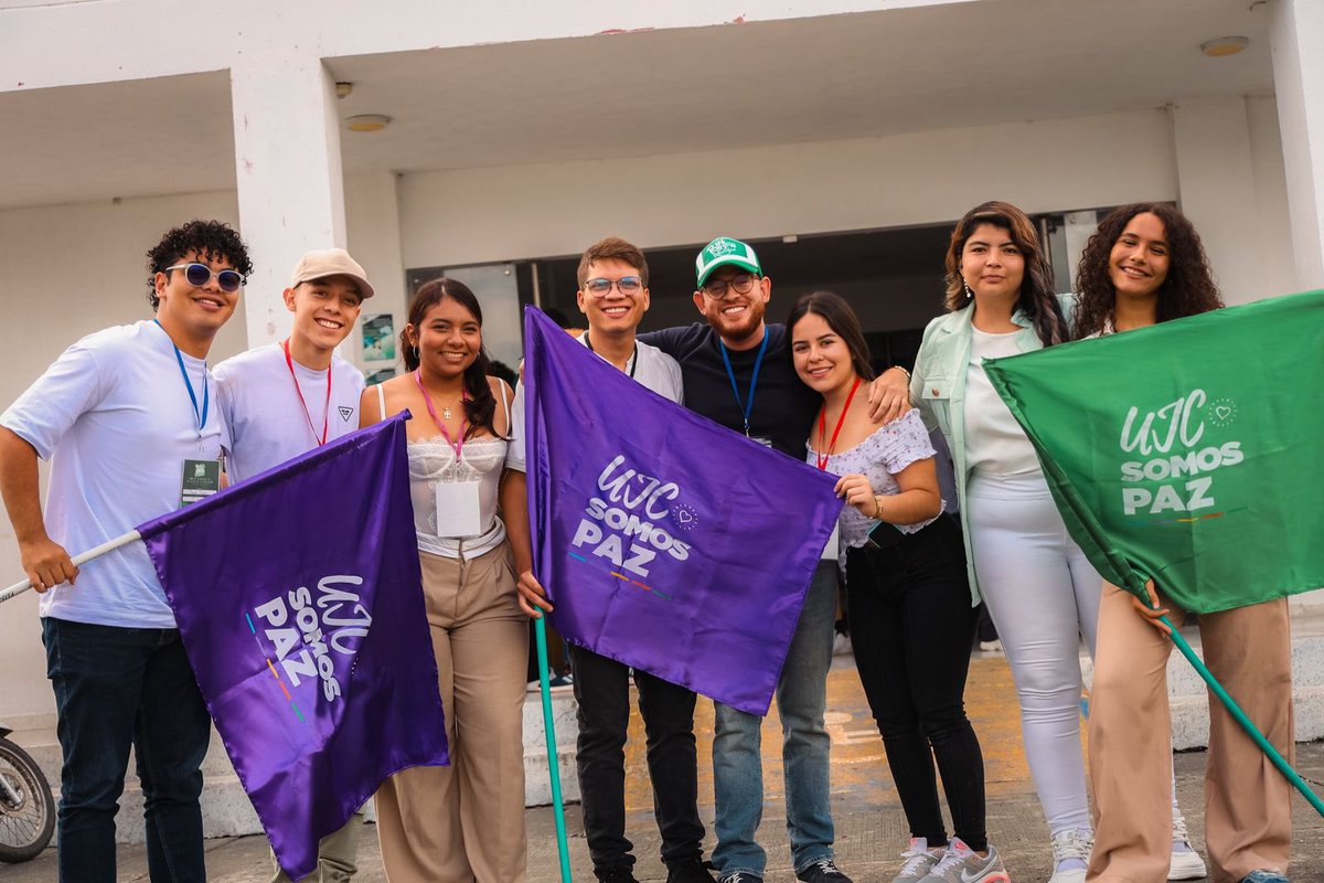 ¡Sábado dedicado al segundo encuentro joven de la Política de la Felicidad! 💪🏻💚 

Les confieso que es toda una alegría ver a cientos de jóvenes dispuestos a defender sus propias causas, en temas de diversidad, ambiente, educación y oportunidades. 

Soñábamos con inspirar a