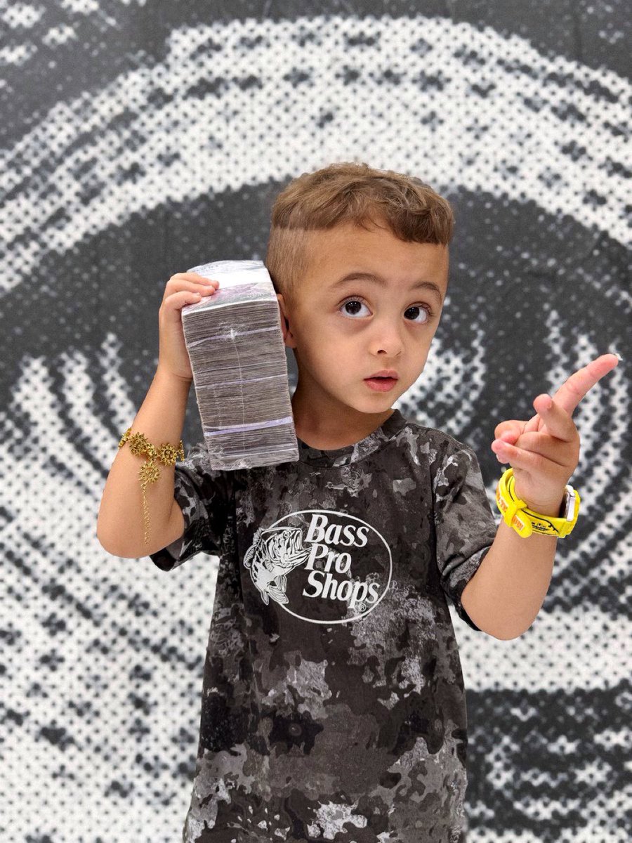 Legend: The 3-Year-Old Art Prodigy Taking the Blockchain by Storm!

At just 3 years old, son of <a href="/JDOTCOLOMBO/">COLOMBO</a>, just crafted the stunning "Legend Traits" <a href="/mosciun/">Mosciun</a> collection, 

minted for over $1.2M on <a href="/MagicEden/">Magic Eden 🪄</a> in just one month!

(0/4)