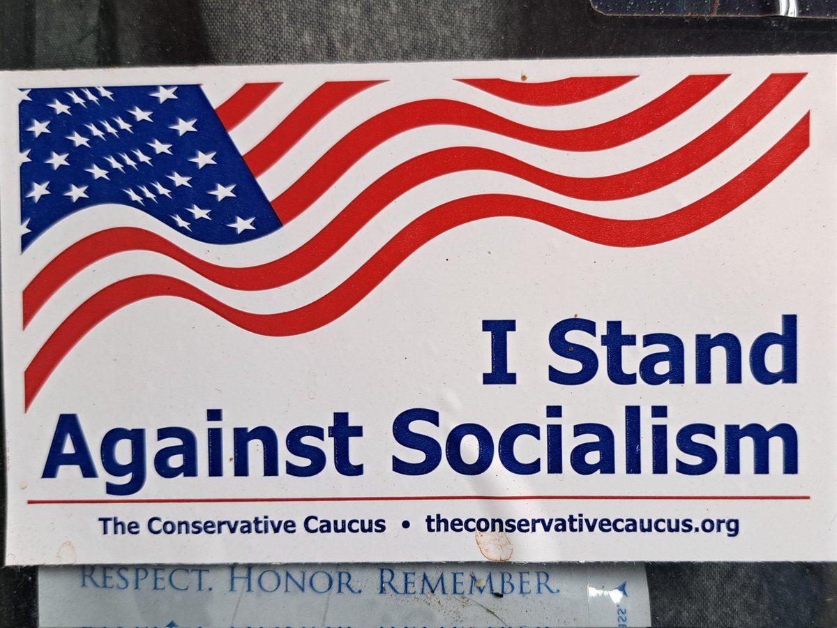 Una pegatina de tantas que se encuentran por doquier en #USA 
#IStandAgainstSocialism