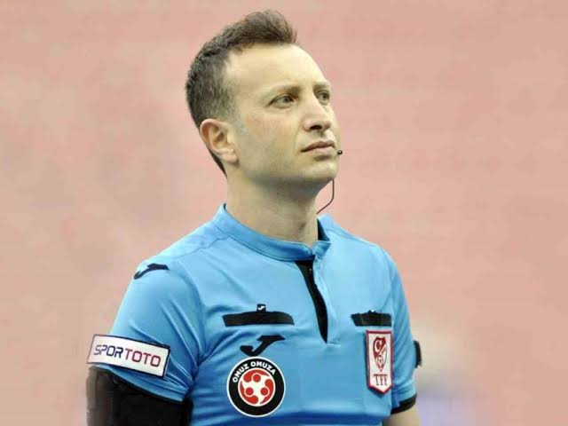 Göztepe-Fenerbahçe maçının ilk yarısında hakem rezaleti yaşandı!

VAR Onur Özütoprak ve Hakem Yasin Kol; 

- Fenerbahçe oyuncusu Amrabat'ın rakibini düşürdüğü pozisyonda Göztepe'nin penaltısını veremedi.

- Fenerbahçe oyuncusu Duran'ın, rakibine attığı dirsek sonrası kırmızı