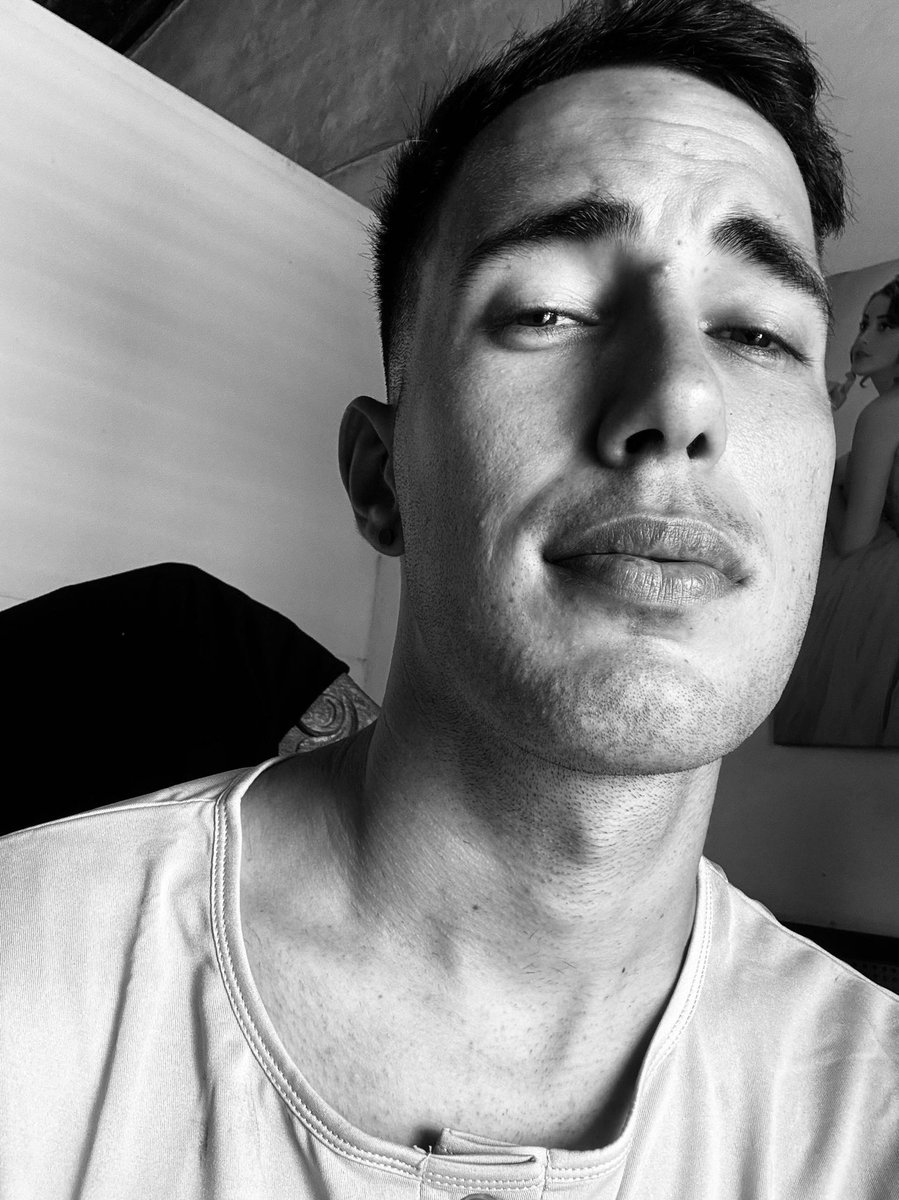 ... y vivirás en ese beso que jamás nos dimos 🖤