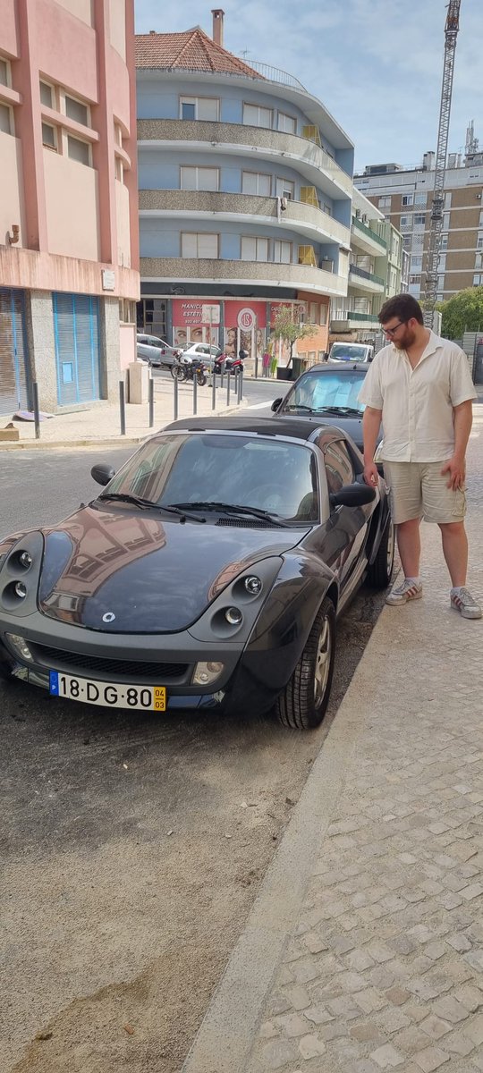 acho que tou gostando da ideia de um smart roadster, olha o tamanhinho