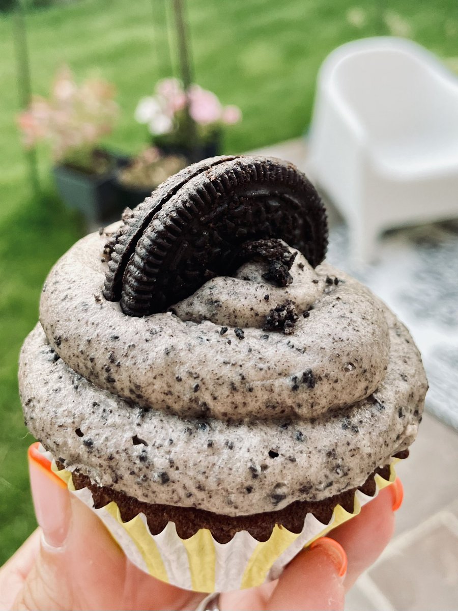 smithreb's tweet photo. Today’s bake: Oreo cupcakes to celebrate the twins securing the grades for the next steps of their futures. #proudmum https://t.co/RouFMYTii7