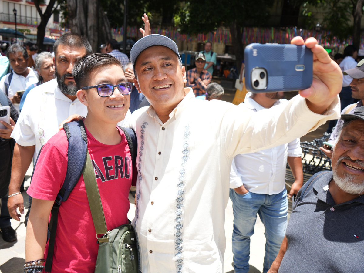 Asistimos con mucho gusto al Primer Informe Legislativo de nuestra compañera y amiga, la senadora Luisa Cortés García.

Reconocemos su compromiso con Oaxaca y con la construcción del segundo piso de la Cuarta Transformación. Le expresamos nuestra felicitación en esta gran tarea