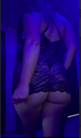 alyssabohoo's tweet photo. MEN ONLY , do you find me fat or thick? https://t.co/qrrT8lDPgH