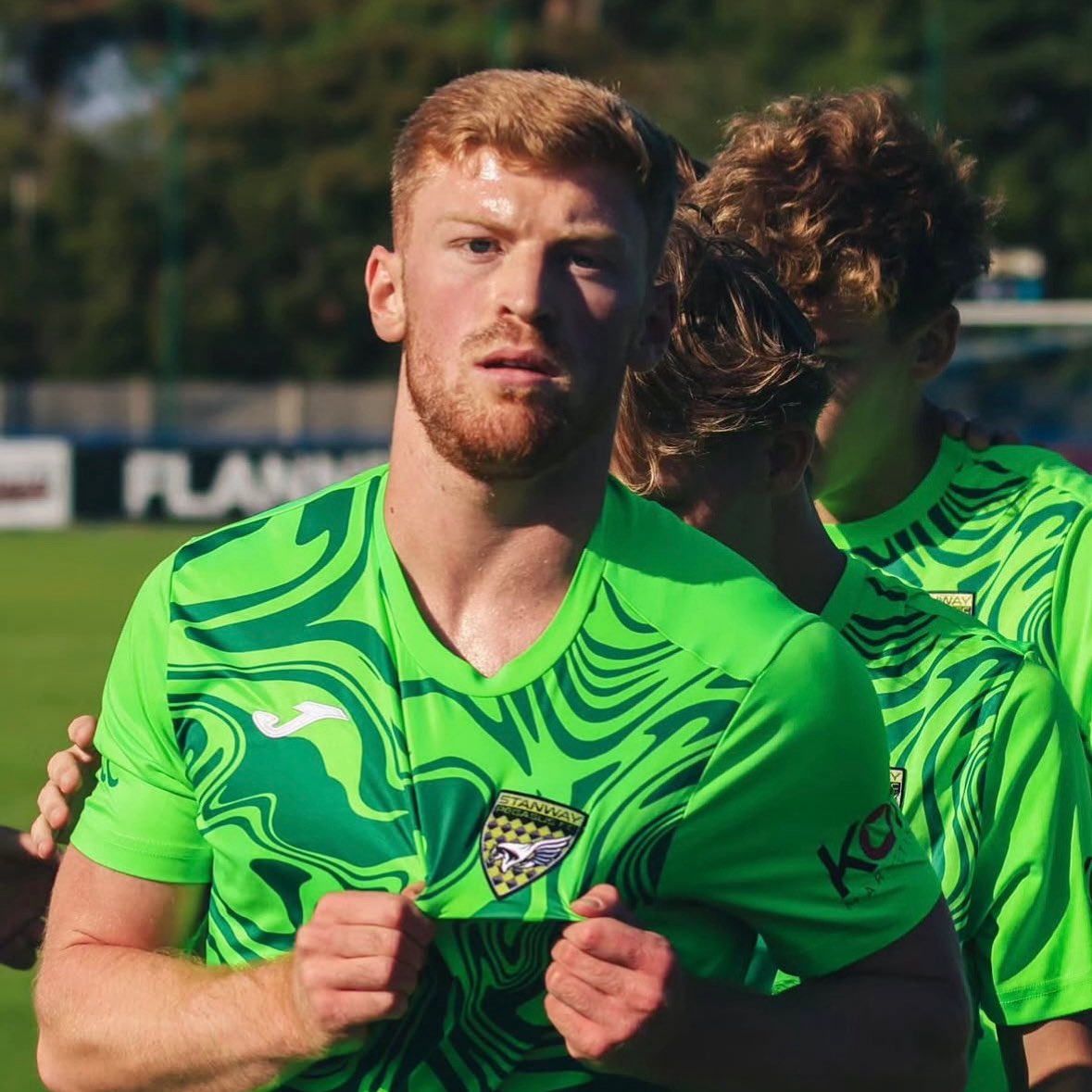 AFCPegasus_'s tweet photo. Euan O’Neil celebrates his stoppage time winner with the badge. The first of many league goals in a Pegasus shirt!🔥🟢

@tsavsnaps 📸 https://t.co/fP7eNAzJpD