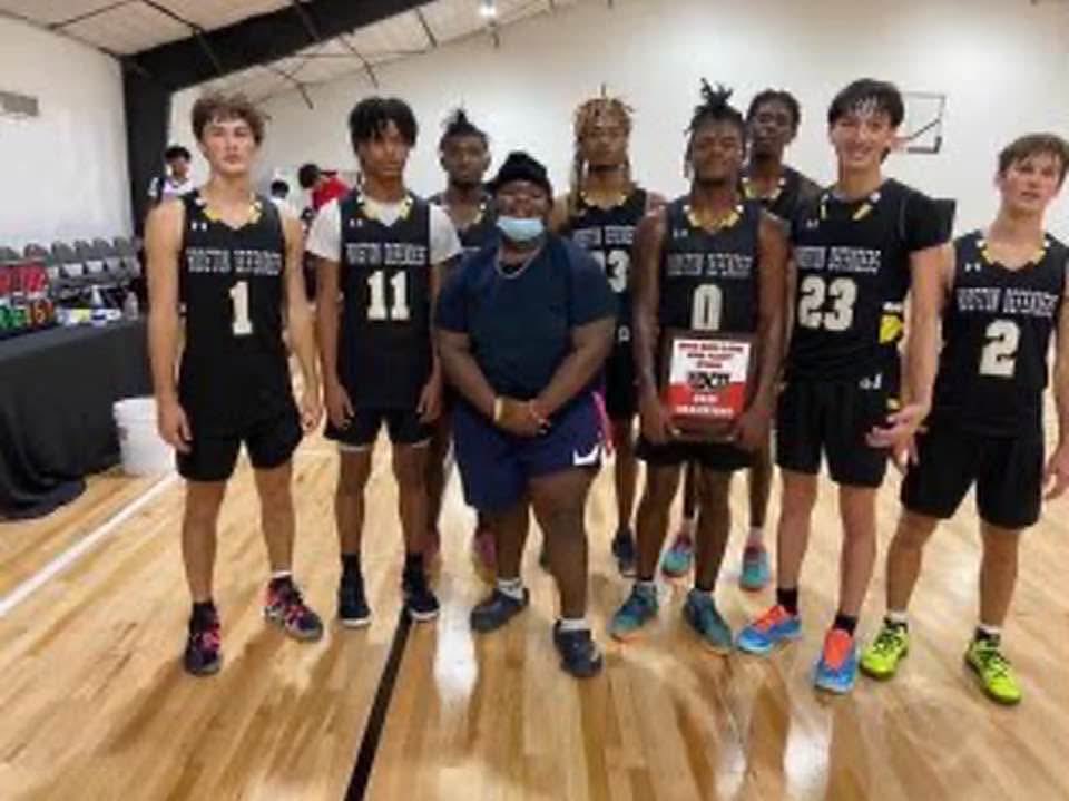 MLR23⛹🏀🤘🐂 tweet media