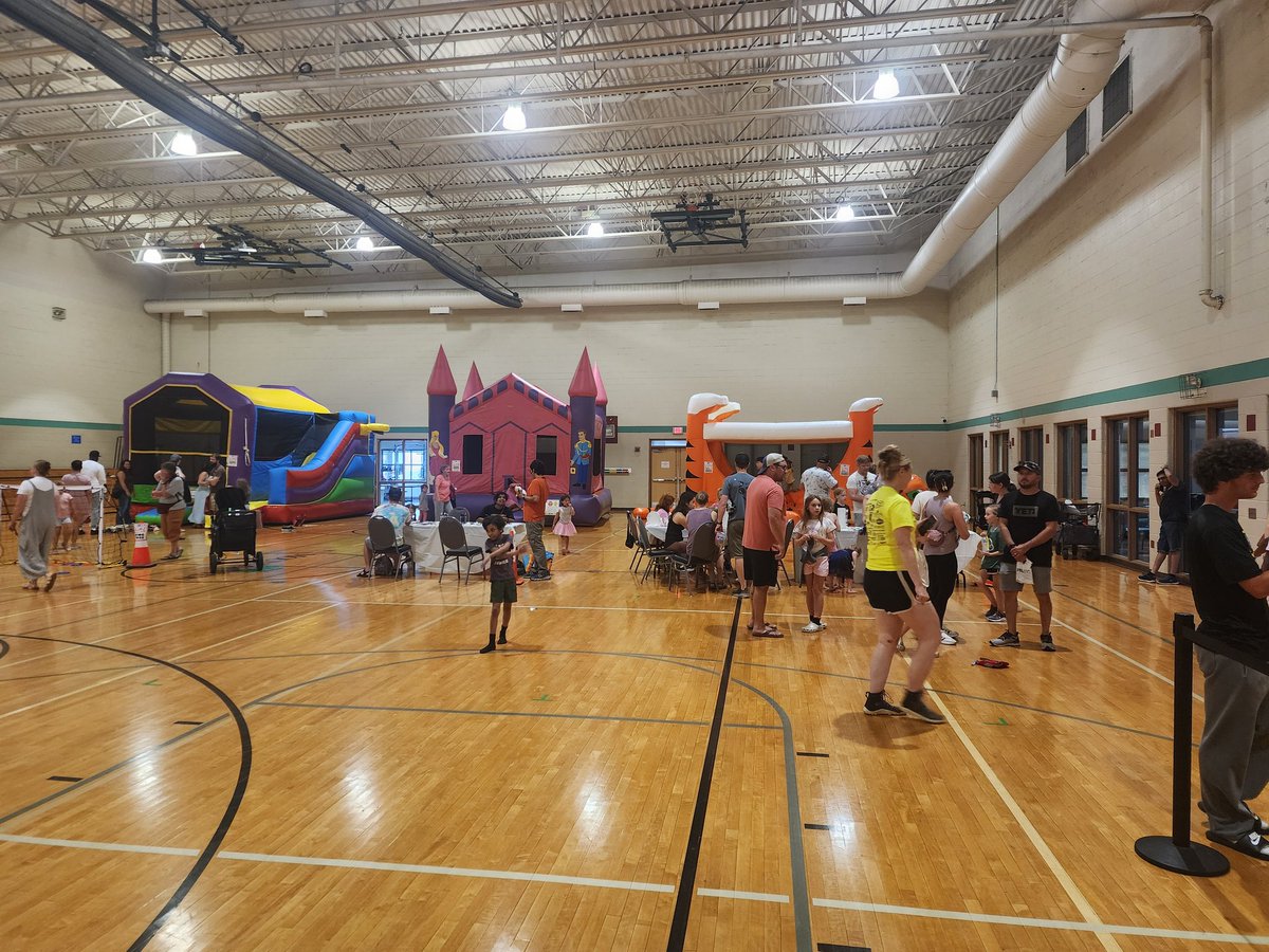 Festival is underway come on down to the Mounds View Community Center for some food, crafter, games, and music!