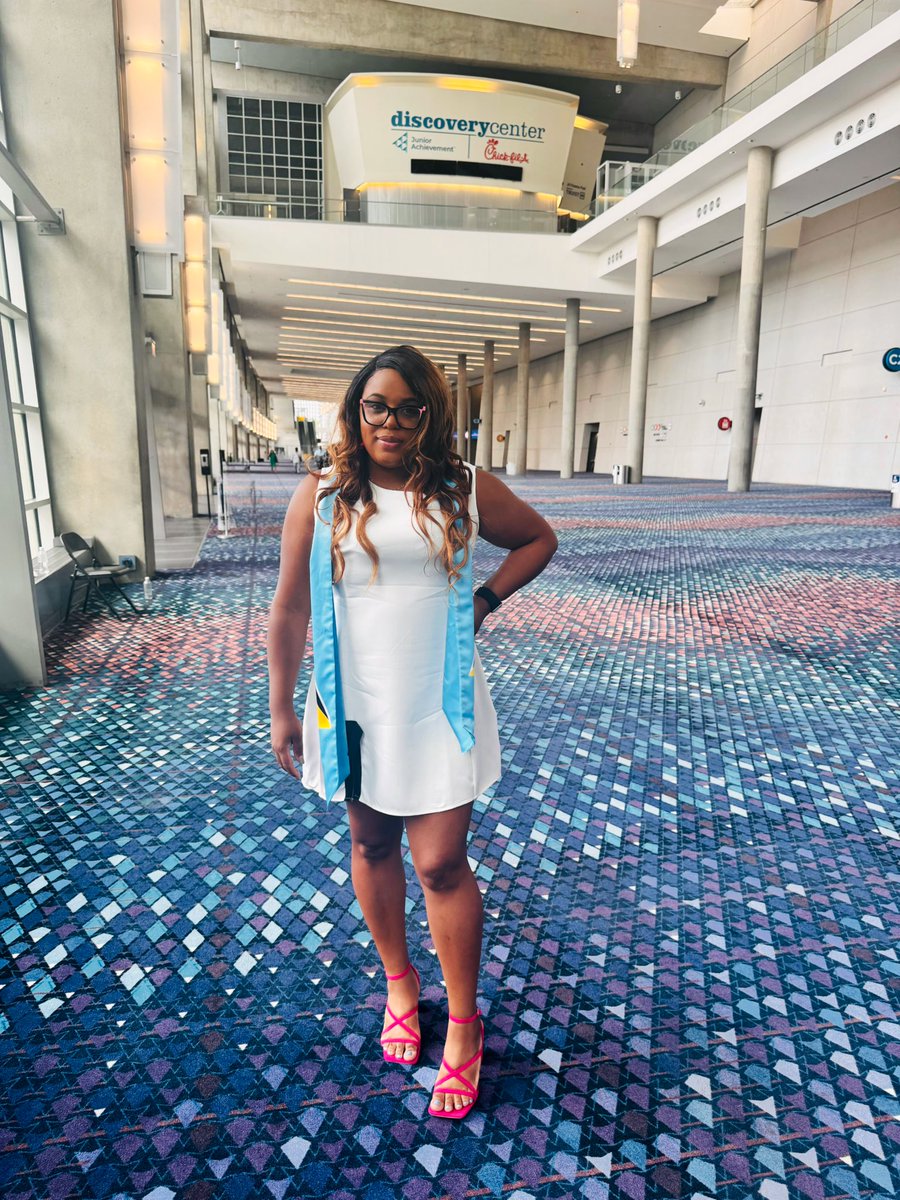 Ms_Hercules's tweet image. Masters Of Science in Heath Administration with honors