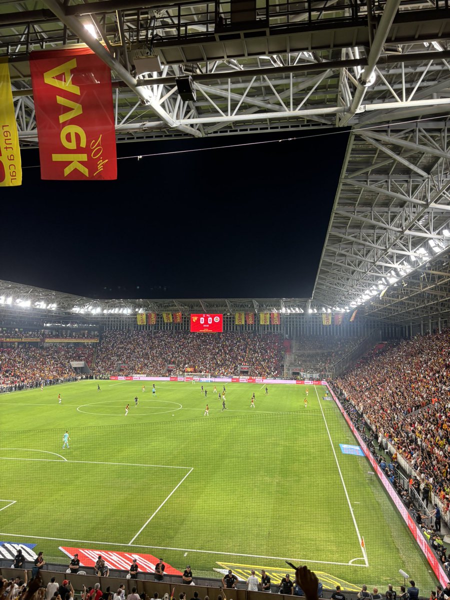 📍 İzmir Gürsel Aksel Stadyumu
#HaydiBastırŞanlıGöztepe #GOZvFB