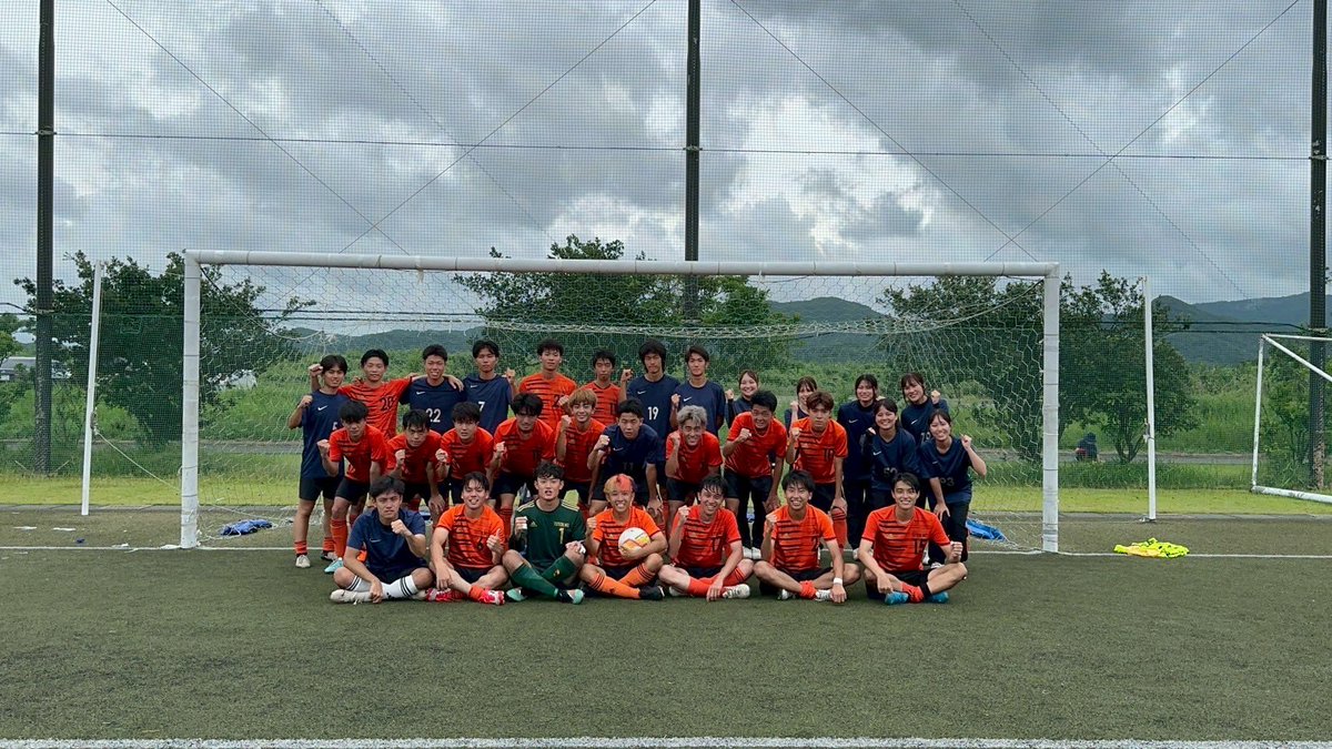 tottorimedsc's tweet photo. 西医体1回戦
vs和歌山県立医科大学

TOTAL0-1

先日西医体の第1回戦が行われました。最後まで粘り強く戦いましたが、追いつくことができず、初戦敗退となってしまいました。この悔しい気持ちをバネにどんどん成長していきたいと思います。応援に来てくださった皆様本当にありがとうございました。 https://t.co/JgpjTzhjcy
