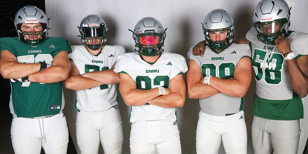 𝓣𝓗𝓔 𝓗𝓞𝓤𝓝𝓓𝓢 𝓐𝓡𝓔 𝓒𝓞𝓜𝓘𝓝𝓖‼️

Get your season tickets TODAY
(goeasternathletics.com/tickets)

#ReignForever #ALLIN #ENMU