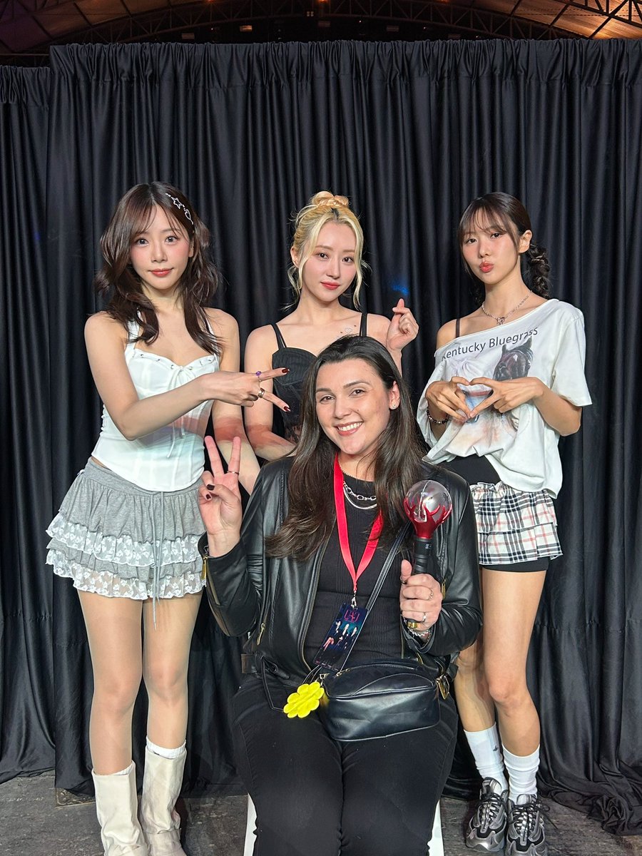 alineprd's tweet image. Infelizmente não consegui gravar c a SuA msm 🥺
A felicidade era tanta que eu não consegui controlar minhas expressões kkkk 

#UAUinBrazil 
#UAUinSãoPaulo 
#UAUinLATAM 
#Dreamcatcher_UAU