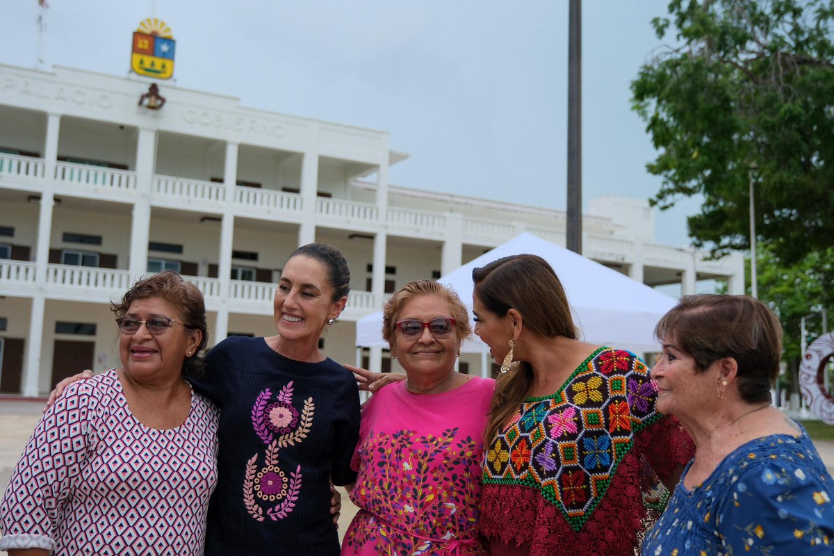 Gracias, querida presidenta <a href="/Claudiashein/">Claudia Sheinbaum Pardo</a>, por ser luz y esperanza para nuestra gente de Chetumal y de todo Quintana Roo. 🙌

Gracias también por compartir un tiempo tan agradable con las familias chetumaleñas en nuestra bella bahía. 🌊

¡Te queremos y te esperamos muy pronto de