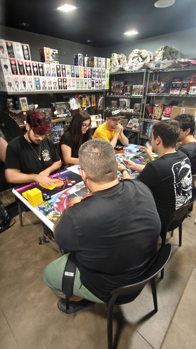 League Cup temática Ho-oh celebrado en <a href="/comicstores/">Comic Stores</a> ¡Gran fin de semana con grandes reencuentros!