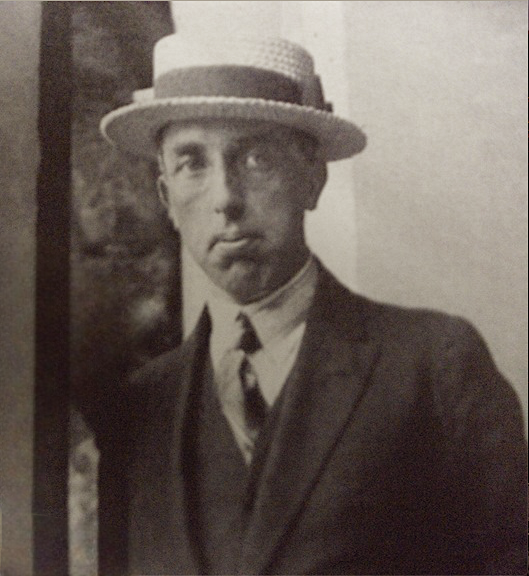 Desde Italia arribó a Valparaíso el reconocido arquitecto Arnaldo Barison. Fue en este puerto donde realizó sus principales obras. Falleció el día 17 de Agosto de 1970, sus restos mortales fueron velados en la Parroquia San Juan Bosco y sepultados en el cementerio N° 3 de Playa