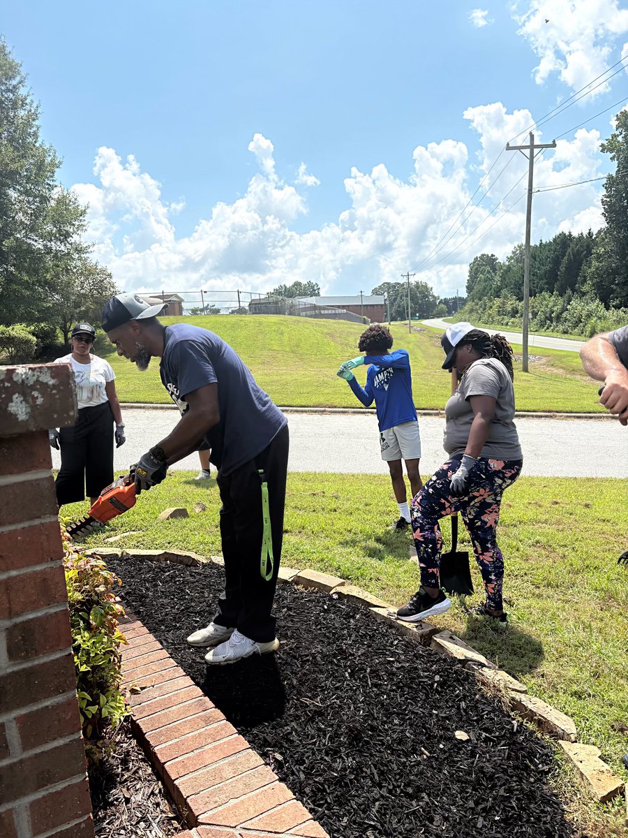 NegmsR's tweet photo. It’s called a Labor of Love. Campus Beautification was today and we had parents, students and staff show up to help make our campus look great before our students come back!! https://t.co/2aoP4ULBeE