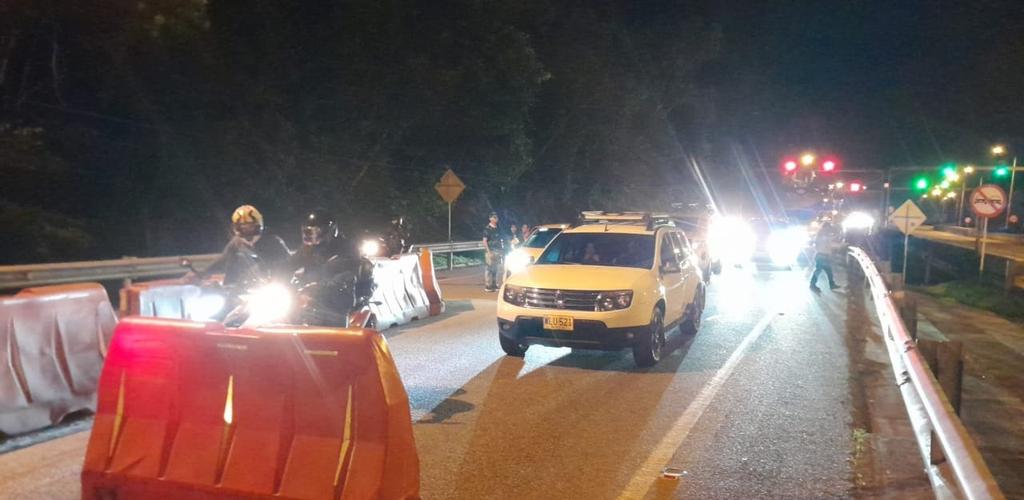 LaPortada.co (@laportada_co) on Twitter photo 🟠 En la vía al Llano, se realiza cierre 🚧 preventivo en el K44+700 en el sector Pte. Quetame y en el K35+000 sector el tablón en sentido Btá - *Villavicencio*, por alto flujo vehicular qué genera tráfico lento en el sector de Guayabetal. <a href="/TransitoPolicia/">Dirección de Tránsito y Transporte</a> 🟠 En la vía al Llano, se realiza cierre 🚧 preventivo en el K44+700 en el sector Pte. Quetame y en el K35+000 sector el tablón en sentido Btá - *Villavicencio*, por alto flujo vehicular qué genera tráfico lento en el sector de Guayabetal. <a href="/TransitoPolicia/">Dirección de Tránsito y Transporte</a>