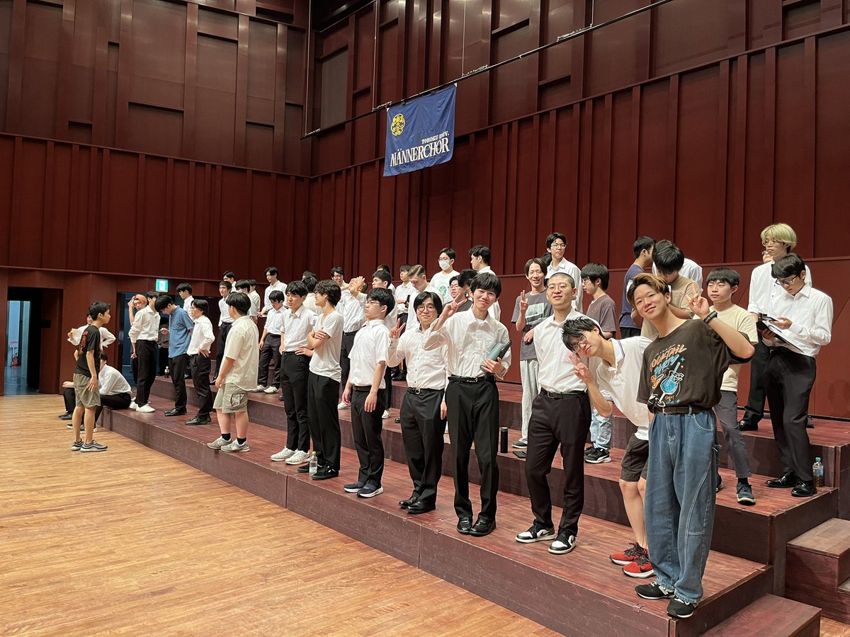演奏会当日です‼️
まずは発声練習から🗣️
本番に向けて頑張りましょう🔥💪