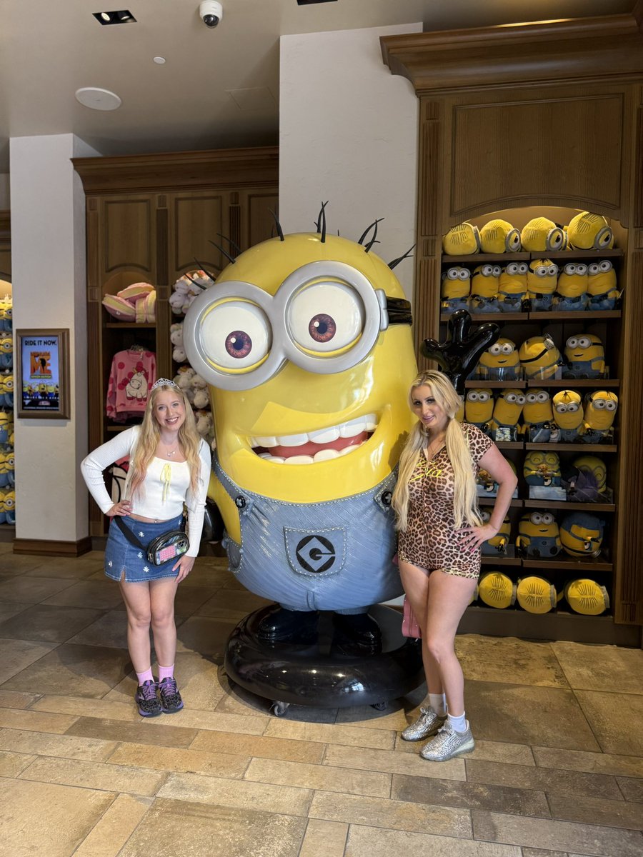 at universal today for my birthday 💕 🥳<a href="/TiffaniMadison_/">Tiffani Madison 💖🔞💋</a>