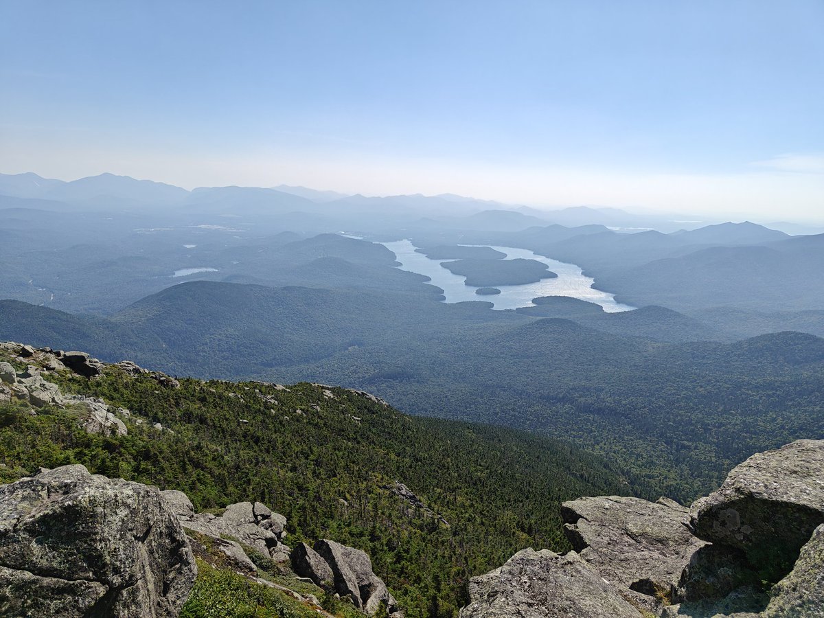 tralchonok's tweet photo. На вершине Whiteface Mountain хотя бы не жарко, дует прохладный ветерок. Отель сегодня в Lake Placid, деревеньке, дважды принимавшей зимние Олимпийские игры https://t.co/GQAeBsyM3I