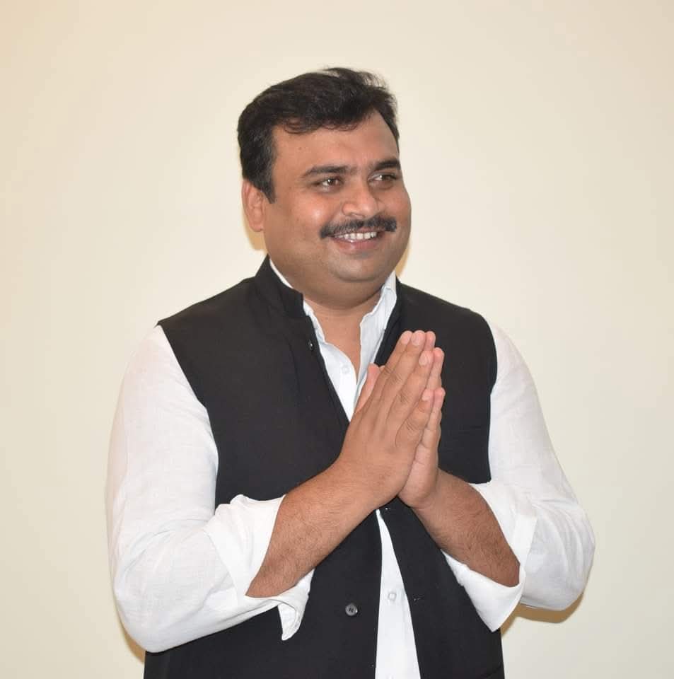 Monu Singh 702 (@monusingh0702) on Twitter photo рд╕рддрдирд╛ рдореЗрдВ рдХрд╛рдВрдЧреНрд░реЗрд╕ рдиреЗ рдПрдХ рд╣реА рд╡реНрдпрдХреНрддрд┐ рдкрд░ рд╕рдм рджрд╛рд╡ рд▓рдЧрд╛ рджрд┐рдпрд╛! рдЖрдЬ рд╕рд┐рджреНрдзрд╛рд░реНрде рдХреБрд╢рд╡рд╛рд╣рд╛ рдХреЛ рд╕рддрдирд╛ рдХрд╛рдВрдЧреНрд░реЗрд╕ рдХрд╛ рдЬрд┐рд▓рд╛ рдЕрдзреНрдпрдХреНрд╖ рдмрдирд╛ рджрд┐рдпрд╛ рдЧрдпрд╛ред
рдкрд╣рд▓реЗ рдкрд╛рд░реНрдЯреА рдиреЗ рдЗрдиреНрд╣реЗрдВ рдорд╣рд╛рдкреМрд░, рд╡рд┐рдзрд╛рдирд╕рднрд╛ рддрдерд╛ рд▓реЛрдХрд╕рднрд╛ рдХрд╛ рдЯрд┐рдХрдЯ рднреА рдЗрдиреНрд╣реАрдВ рдХреЛ рдердорд╛рдпрд╛ред
рдпрд╣рд╛рдВ рддрдХ рдХреА рдордкреНрд░ рдкрд┐рдЫрдбрд╝рд╛ рдХрд╛рдВрдЧреНрд░реЗрд╕ рдХрд╛ рдкреНрд░рджреЗрд╢ рдЕрдзреНрдпрдХреНрд╖ рднреА рдЗрдиреНрд╣реАрдВ рдХреЛ рдмрдирд╛рдпрд╛ рдЧрдпрд╛ред рд╕рддрдирд╛ рдореЗрдВ рдХрд╛рдВрдЧреНрд░реЗрд╕ рдиреЗ рдПрдХ рд╣реА рд╡реНрдпрдХреНрддрд┐ рдкрд░ рд╕рдм рджрд╛рд╡ рд▓рдЧрд╛ рджрд┐рдпрд╛! рдЖрдЬ рд╕рд┐рджреНрдзрд╛рд░реНрде рдХреБрд╢рд╡рд╛рд╣рд╛ рдХреЛ рд╕рддрдирд╛ рдХрд╛рдВрдЧреНрд░реЗрд╕ рдХрд╛ рдЬрд┐рд▓рд╛ рдЕрдзреНрдпрдХреНрд╖ рдмрдирд╛ рджрд┐рдпрд╛ рдЧрдпрд╛ред
рдкрд╣рд▓реЗ рдкрд╛рд░реНрдЯреА рдиреЗ рдЗрдиреНрд╣реЗрдВ рдорд╣рд╛рдкреМрд░, рд╡рд┐рдзрд╛рдирд╕рднрд╛ рддрдерд╛ рд▓реЛрдХрд╕рднрд╛ рдХрд╛ рдЯрд┐рдХрдЯ рднреА рдЗрдиреНрд╣реАрдВ рдХреЛ рдердорд╛рдпрд╛ред
рдпрд╣рд╛рдВ рддрдХ рдХреА рдордкреНрд░ рдкрд┐рдЫрдбрд╝рд╛ рдХрд╛рдВрдЧреНрд░реЗрд╕ рдХрд╛ рдкреНрд░рджреЗрд╢ рдЕрдзреНрдпрдХреНрд╖ рднреА рдЗрдиреНрд╣реАрдВ рдХреЛ рдмрдирд╛рдпрд╛ рдЧрдпрд╛ред