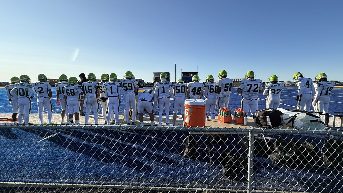 Redington High flew to Utqiagvik Thursday (w/o parents) &amp; stayed in the Barrow High auditorium

During school Friday they couldn’t leave, except for morning practice. After a tough loss they had to sleep at Barrow High again last night.

Some dedicated kids in Alaska who love 🏈