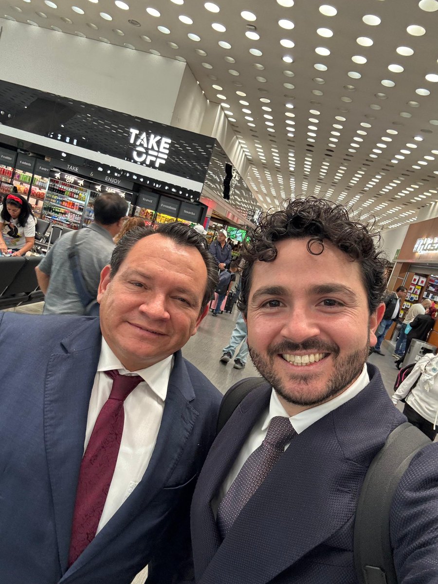 Milo_barrera's tweet image. ¡Feliz cumpleaños Gobernador 🎉🎊!

Que sea otro gran año de éxitos, felicidad, salud y cariño a su alrededor.

¡Es un honor estar cerca de usted y de su liderazgo! 

¡Felicidades @huachodiazmena!