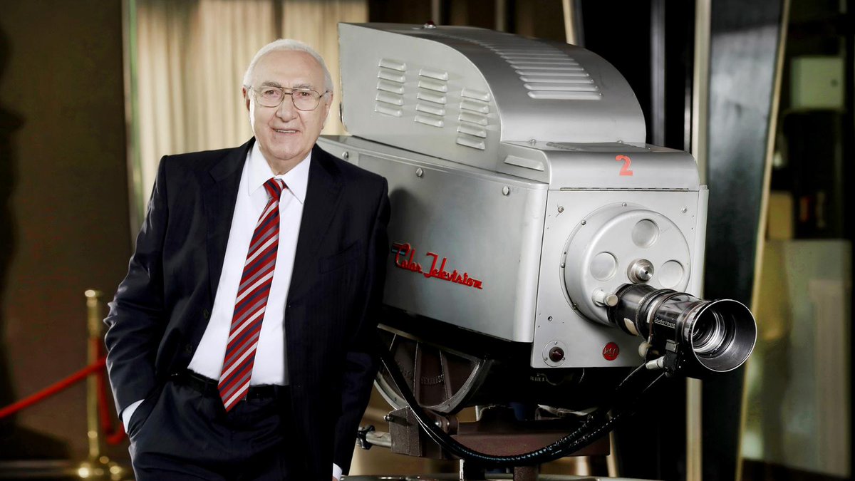 "Con #PippoBaudo se ne va un pezzo di ‘cuore’ della Tv, se ne va una parte fondamentale della #Rai. Da oggi la Rai è un po’ più povera, ma ciò che ci ha lasciato resta un’immensa ricchezza".
Il cordoglio dei vertici Rai ➡ bit.ly/3HF35V3