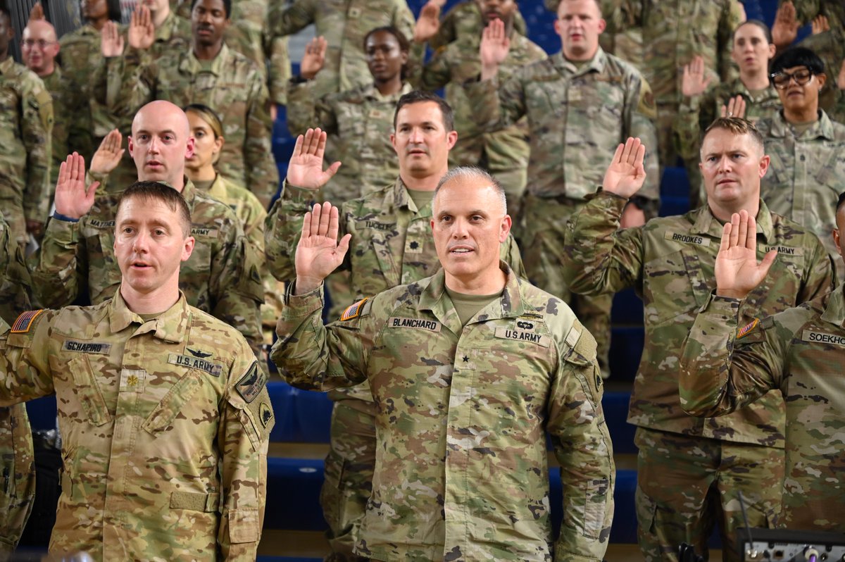 DCGuard1802's tweet image. #Purpose, #professionalism, and #prepared!

Today, LTG Jonathan M. Stubbs, Director of the Army National Guard, and BG Leland D. Blanchard II, Commanding General (Interim) of the District of Columbia National Guard, visited service members and civilians on the National Mall.