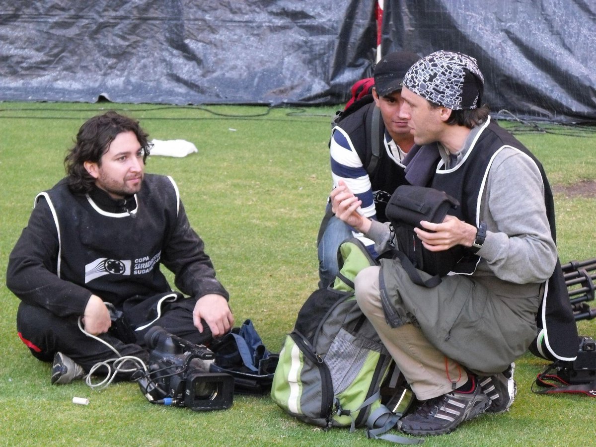 Equipo de <a href="/EsoEsLIGA/">EsoEsLIGA</a> <a href="/CamaraOscuraCO/">Camara Oscura</a>,  Copa Sudamericana 2011. Le saqué el jugo a esa Panasonic. Foto del hermano <a href="/albo75/">albo75</a>
