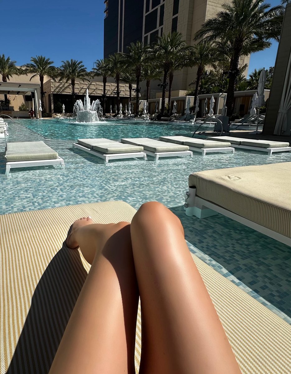 My kind of morning meeting: sunshine, still water, and perfect peace 🩵