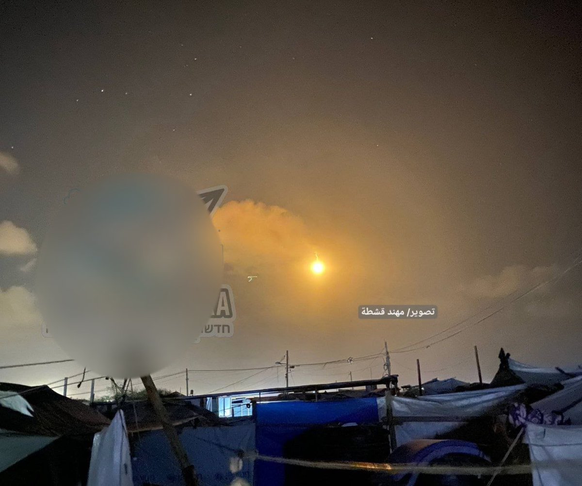 🔴إطلاق قنابل إنارة في رفح ، ومواقع عبرية تتحدث عن حدث أمني على الحدود بين #مصر وقطاع غزة