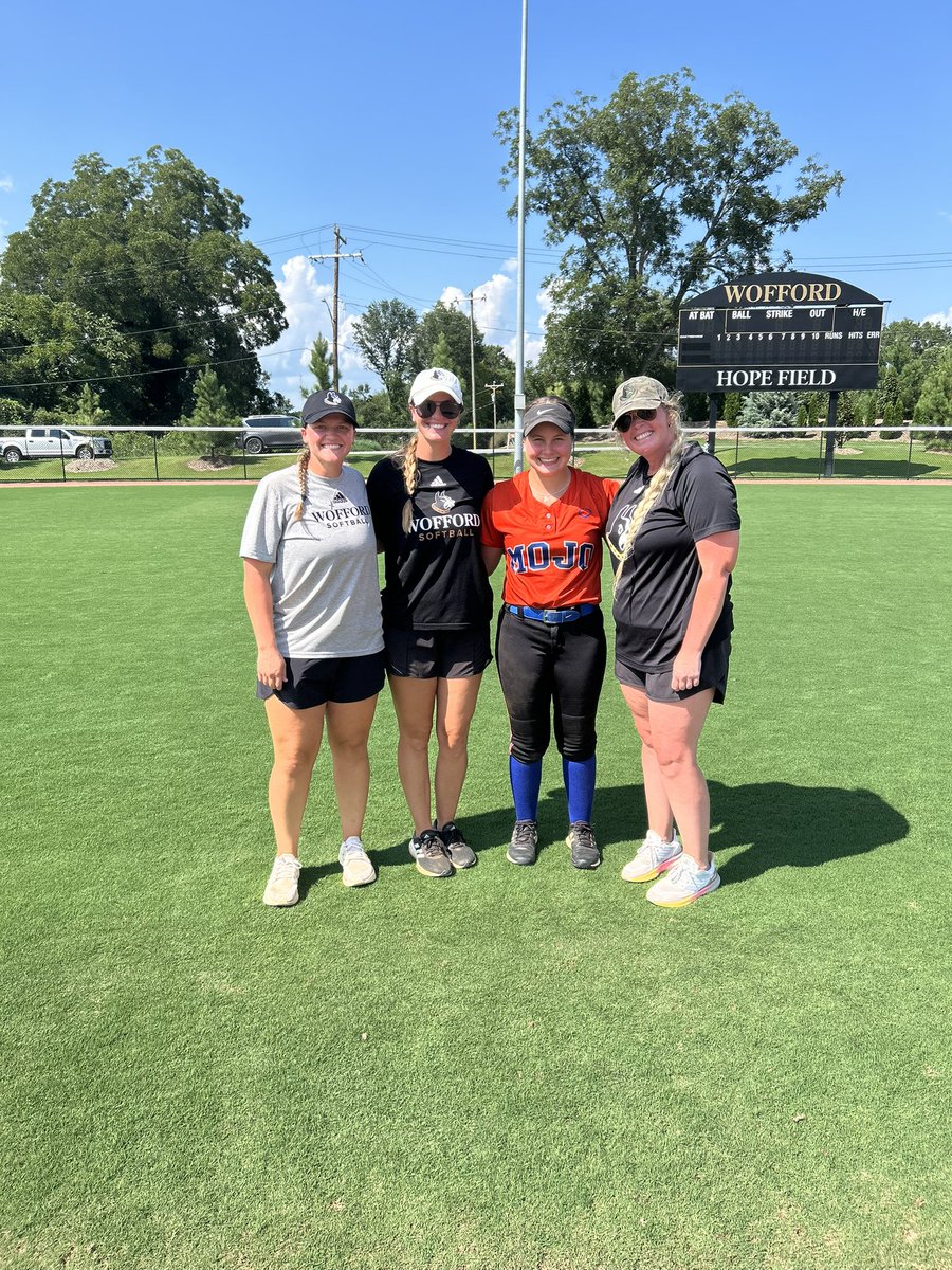 AddisonSkipper's tweet image. Had a great time at @WoffordSoftball today. Thank you @CoachCButler @TaylorLiguori @kara_shutt for a fun and great day.