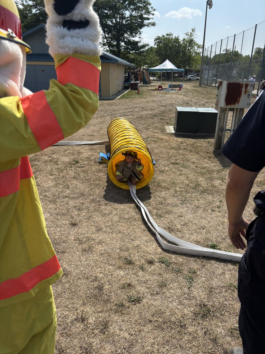 Station 303 attended Play, Learn &amp; Grow in the Park 🚒 

Firefighters talked with families about smoke &amp; CO detectors and helped kids learn about their home escape plans. #Community