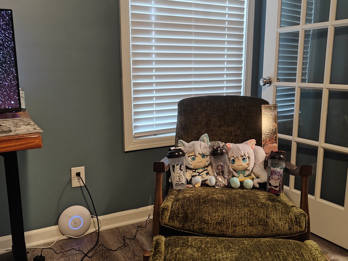 Kirsche and smug cups finally came in! (They get the office cuck chair)