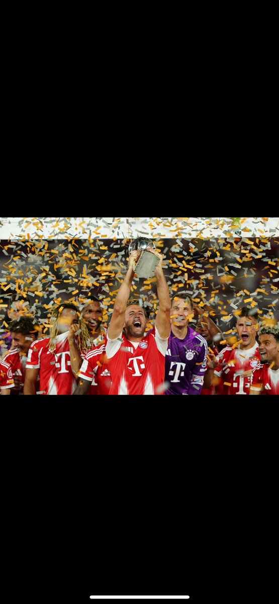 بايرن ما يعرف بداية عادية،
يفتتح الموسم بالذهب.. وينهيه بالذهب. 🏆🔴