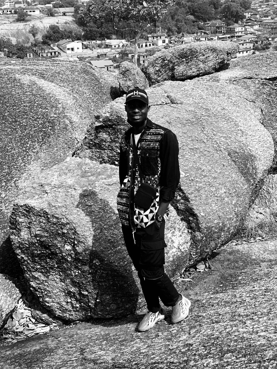 Let’s start a thread 
Post a picture of yourself on Olumo Rock🎉.