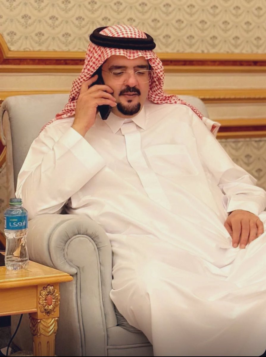 عز  الله  من  يعرفك   يصبح  عزيز 
ومن يصاحبك عزالله  يصبح  عزيز 
ومن يشوفك  بالحلم  يصبح  عزيز
كريم العرب ابو تركي والله انه عزيز
لكن لابد من  الحظ  علشانه   عزيز
وان الحظ ضدك الله  يعين  ويعين
…….
كل ماشوفه ترند لابد اغرد عنه.

 #العز_عبدالعزيز 
<a href="/afaaa73/">عبدالعزيز بن فهد</a>