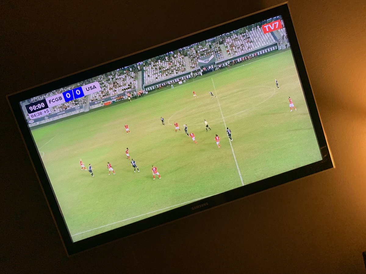 OutsiderbetCom's tweet image. Je m’étais dit, je ne vais pas regarder Nice, alors je me suis farci Bordeaux - Avranches en N2 !
C’était catastrophique ! Pas une action offensive digne de ce nom !
Courage aux 12000 personnes présentes, votre saison ca être très longue 😅
#FCGB #Avranches