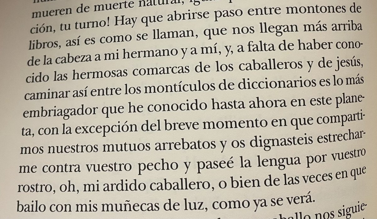 Miguel Ángel Buj (@m_buj_) on Twitter photo Por aquí hay quien siempre anda entre montones de libros. Siempre. Hasta tiene un blog entre montones de libros.
Así que al leer esto me he acordado de <a href="/MientrasleoS/">Mientrasleo</a>. Por aquí hay quien siempre anda entre montones de libros. Siempre. Hasta tiene un blog entre montones de libros.
Así que al leer esto me he acordado de <a href="/MientrasleoS/">Mientrasleo</a>.