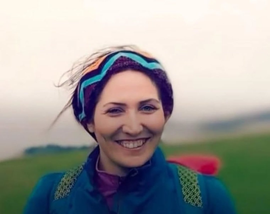 بخشهایی از دلنوشته خانم #شریفه_محمدی
برای همسر و فرزندش(فروردین ۱۴۰۴) :
با عشق به زندگی و نام و یاد همه آنان که ارزش‌های انسانی و زندگی را پاس داشتند و پاس می‌دارند.
به کدام اتهام، به کدام گناه ناکرده!! باز هم همان سئوال‌های تکراری و نادرست!! باز هم همان اتهامات بی‌دلیل و سطحی!!