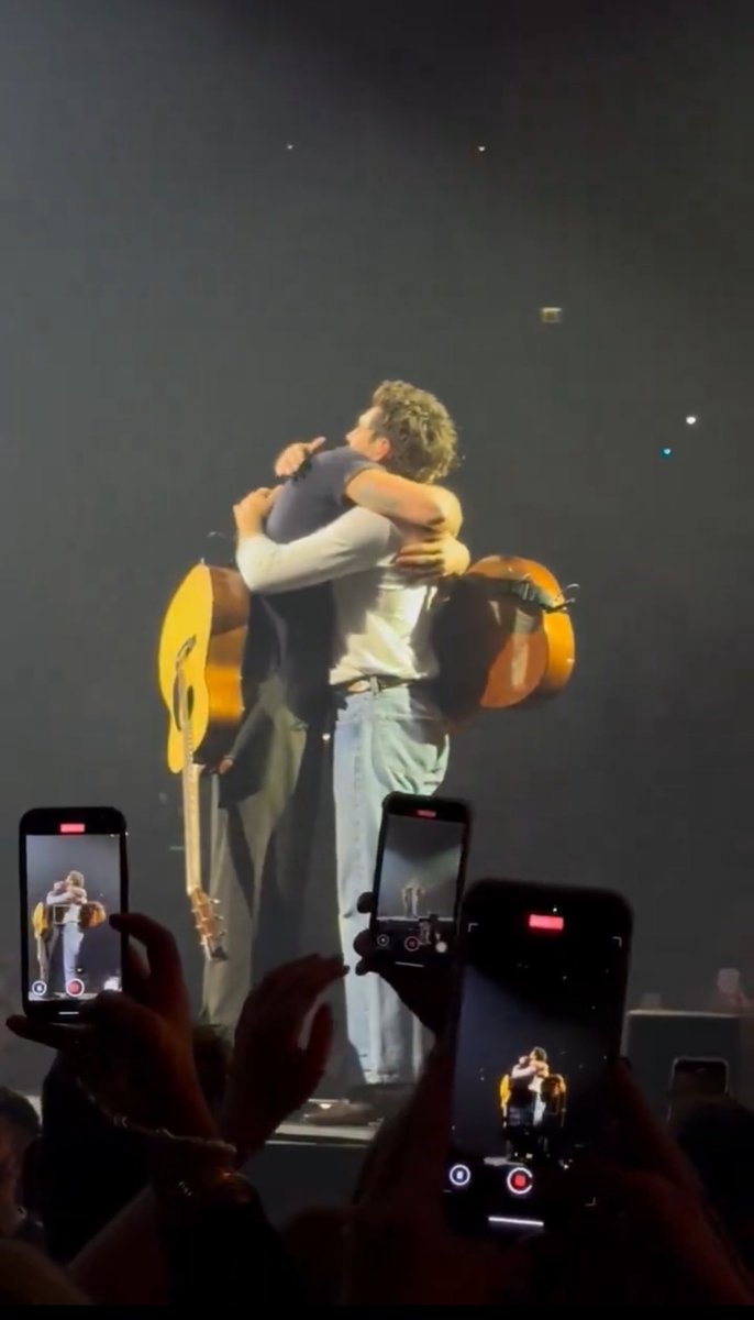 MEU DEUS! 🚨🚨🚨🚨Shawn Mendes chamou o Niall como convidado surpresa no seu  show em Londres hoje.