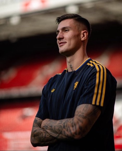 📸 Benjamin Šeško at Old Trafford ❤️