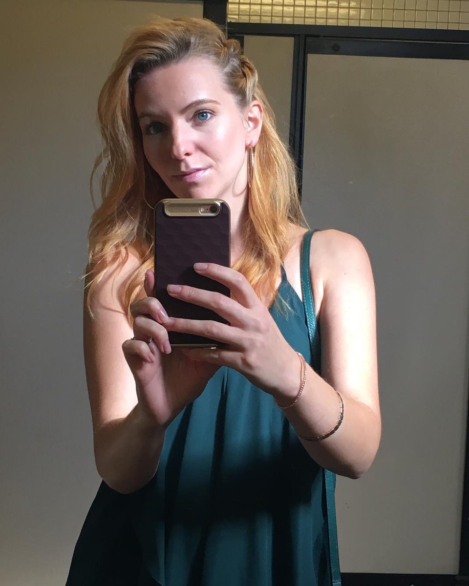 A little sparkle🤳💫
#OOTN #ShineBright