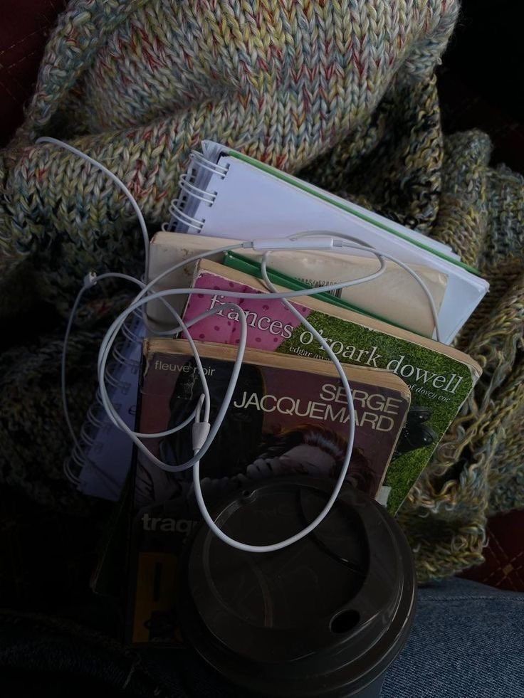 riyaa2424's tweet image. Pack your bag for back to school!!! ⸝⸝୭ ˚. ᵎᵎ

an interactive thread 

#interactivethread