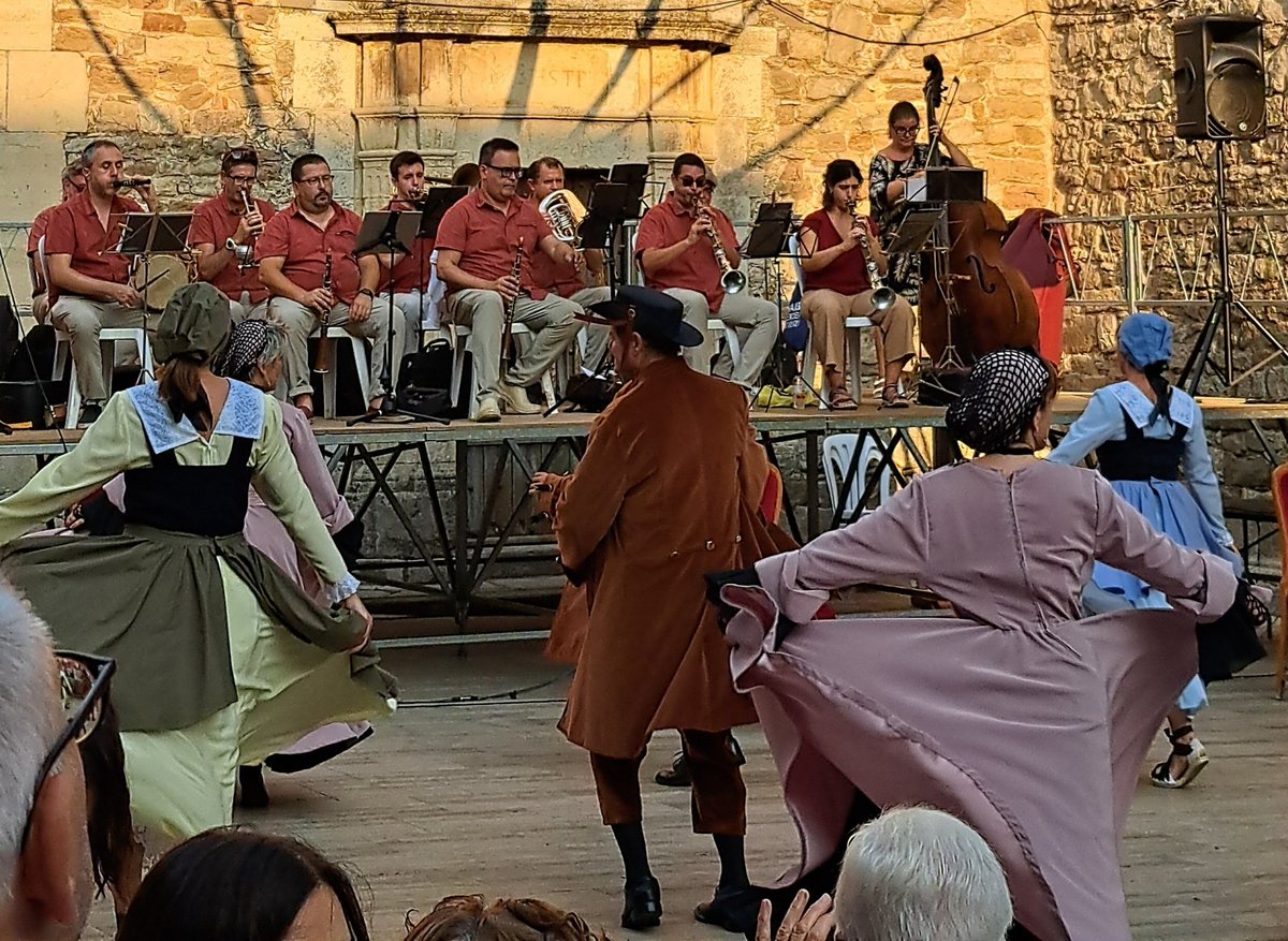 #Moià dances
