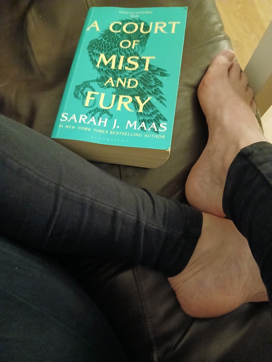 RoxyFire10's tweet image. Hey! It's been a while since I've been here. Long story... but I'm back! How are we all? 🥰

#feet #foot #uglyfeetdontcare #reader
